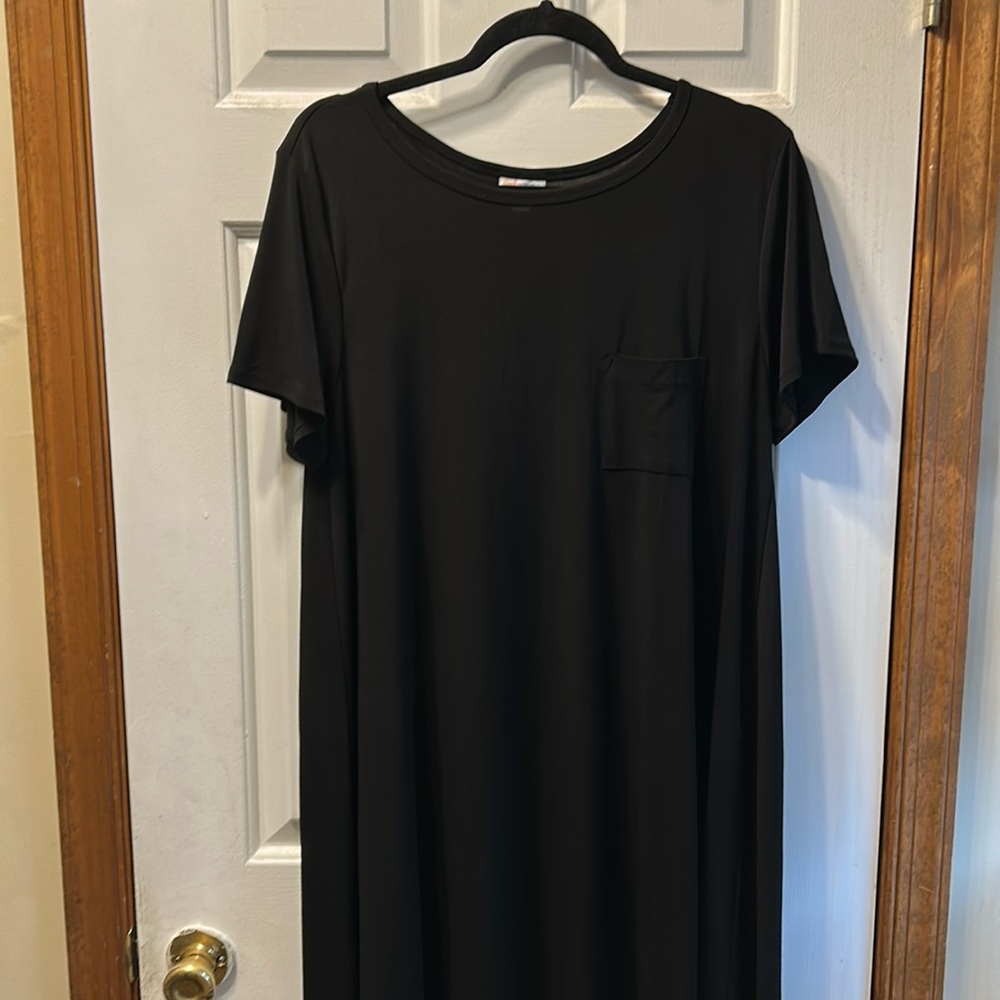 LuLaRoe Carly 
Size Large
Excellent condition
Solid black
